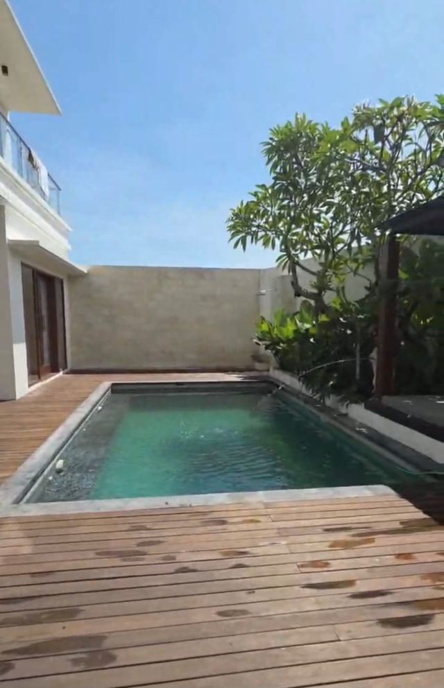 Thumb 1 3BR VILLA DI SEMINYAK SIAP HUNI
